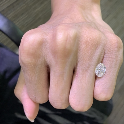 2.06ct المصنوعة في المختبر الماس الحلق البيضاوي CVD F اللون VS2 الوضوح EX VG N